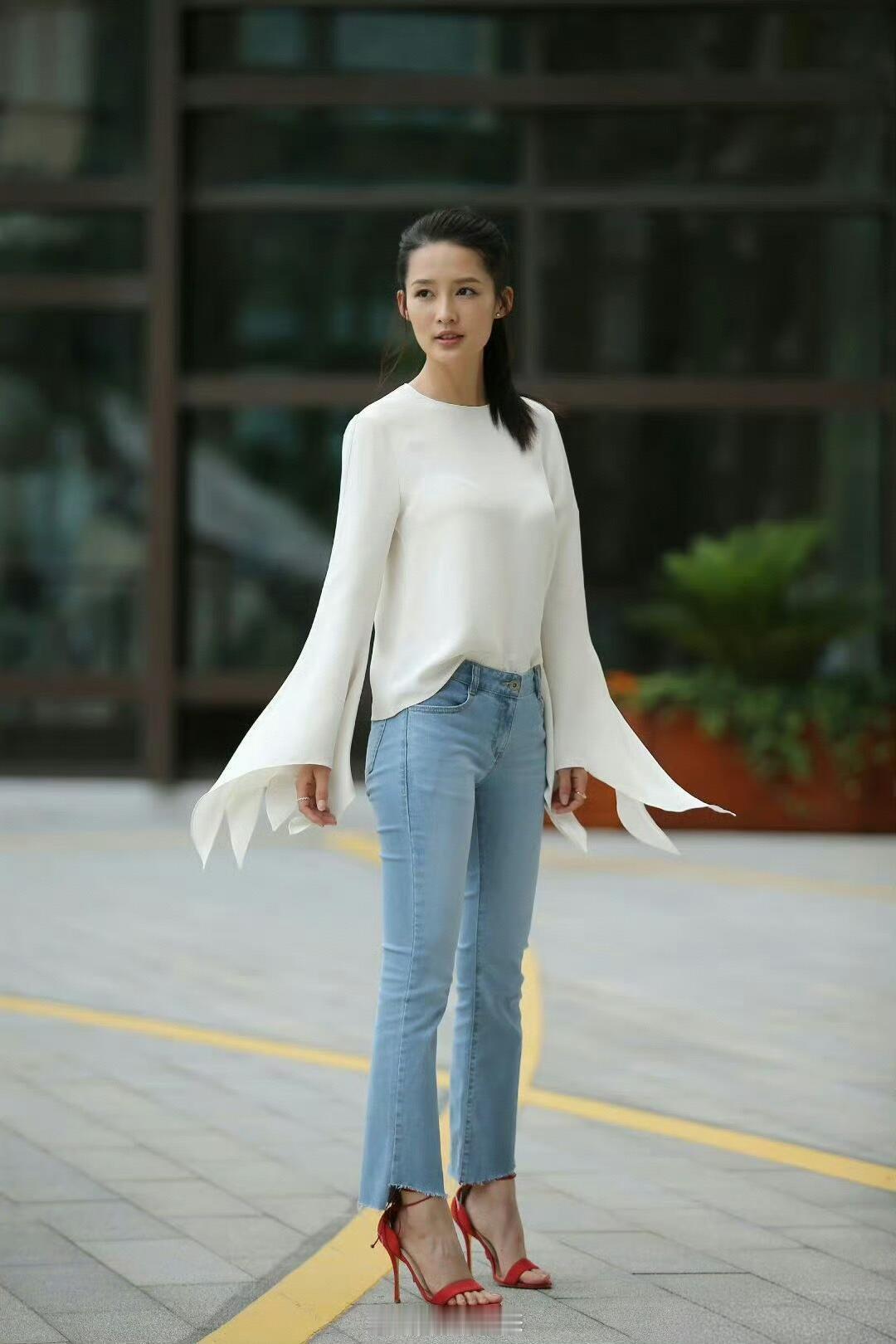 李沁不化妆都好美​​​