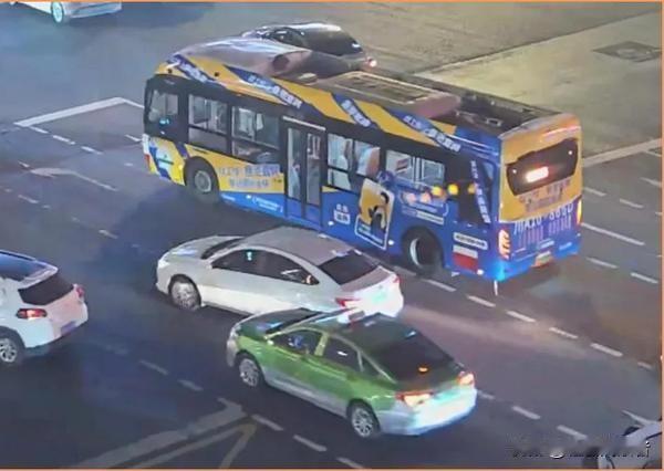 成都一的哥10个月撞近百次，骗保套路被大数据戳穿，34万窟窿谁来填？成都交警