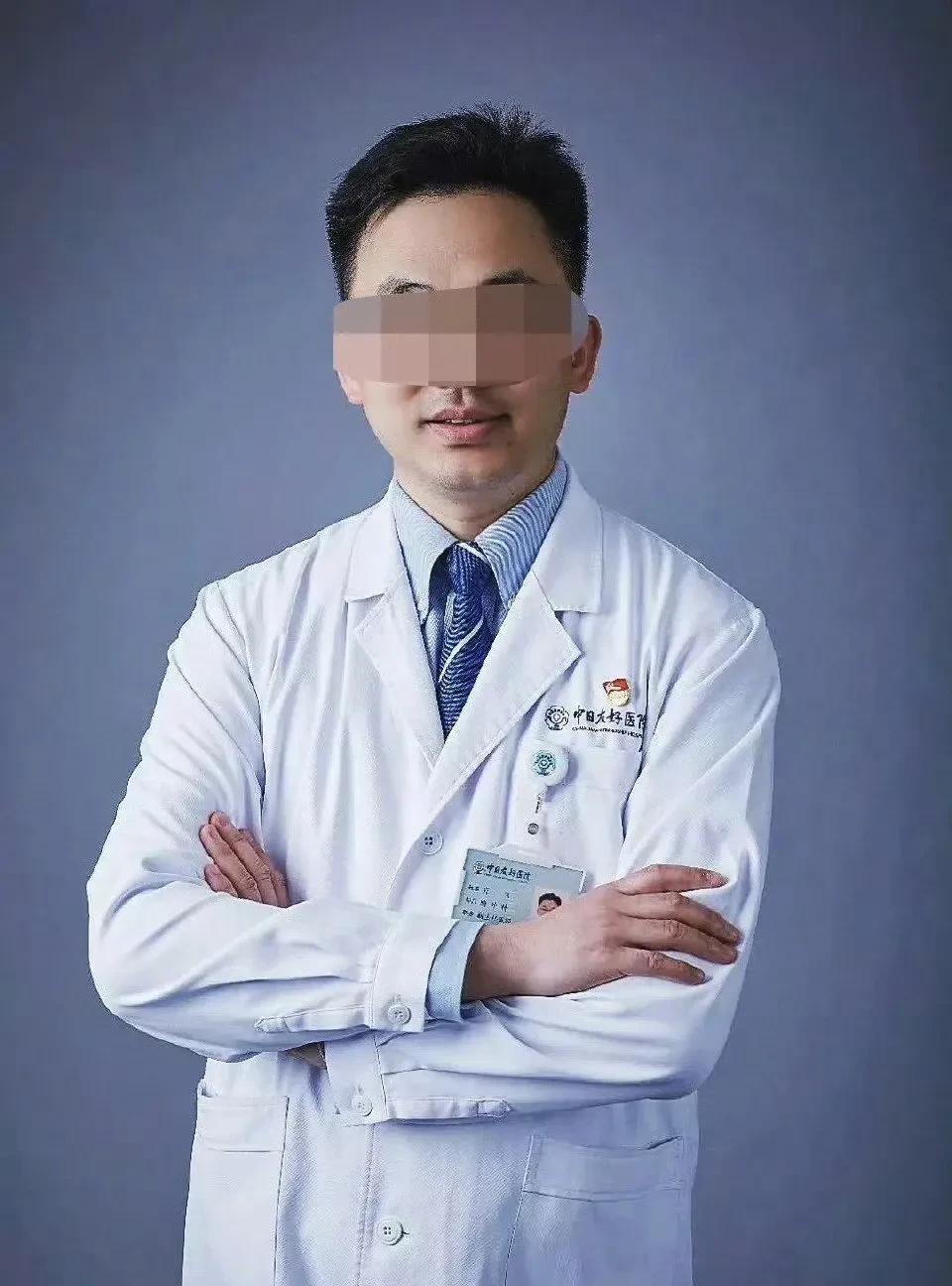 肖医生1.8米，高大英俊，体力好，董小姐貌美如花，家境优渥，可以说是郎才女貌，但