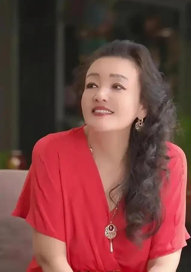 马筱梅事件冲上热搜，网友纷纷喊话张兰赶紧接住这波巨大流量，这流量怎么接？以前的大