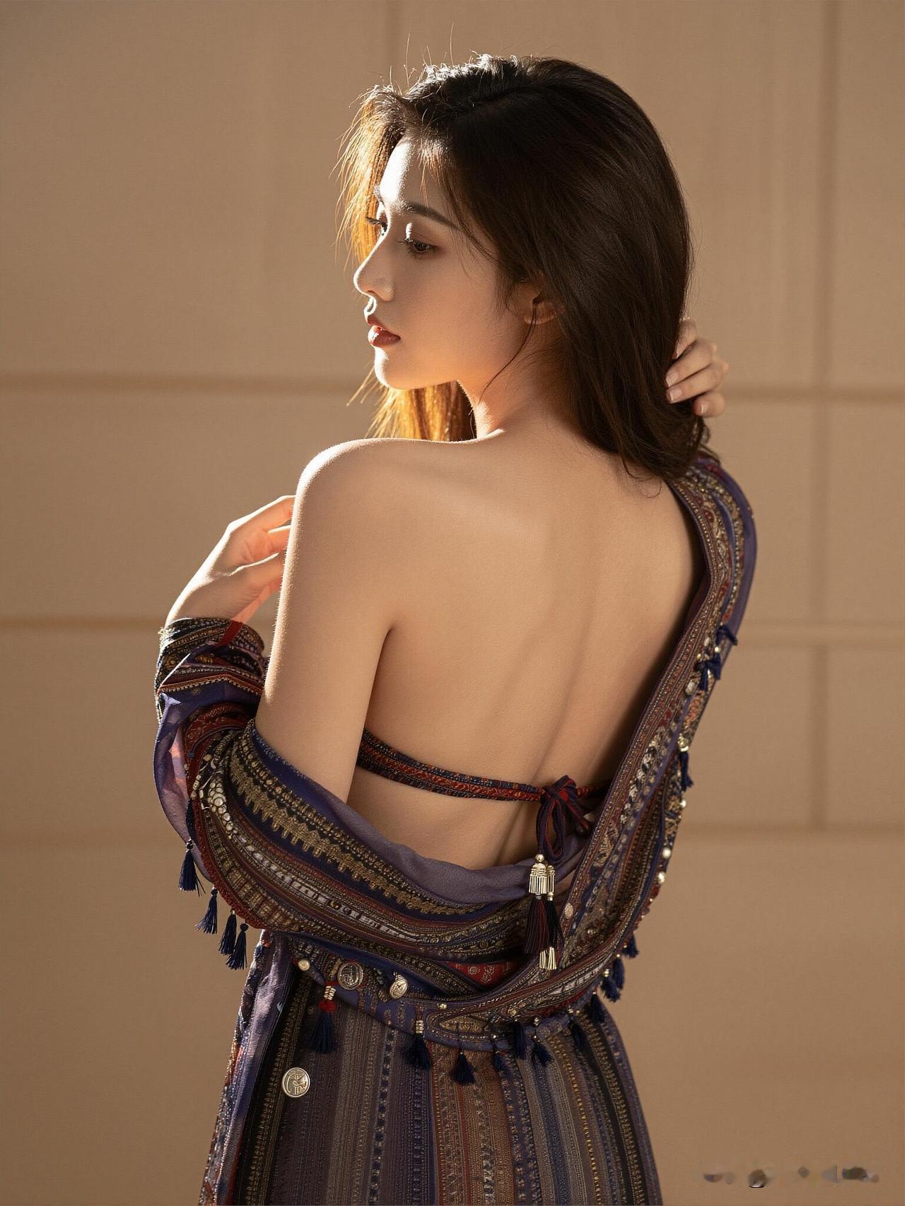 千娇百媚，温柔可人