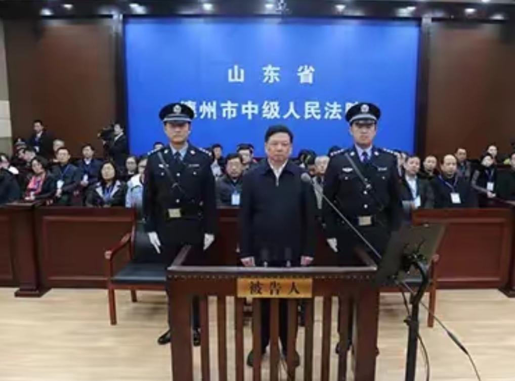 广州中院这判决一出来，舆论就炸了。安徽光智科技走私稀土出口，主犯刘留判了十年，罚