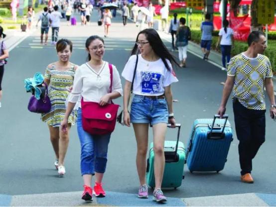 大学陆续开学了，我发现一个特别扎心的现象：现在的父母，不知道都咋了，孩子考上大学