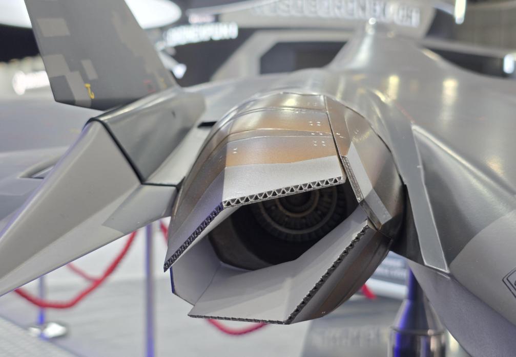 为了抢中国五代机的生意，俄罗斯也是豁出去了，展览突破航展底线根据媒体报道，在最