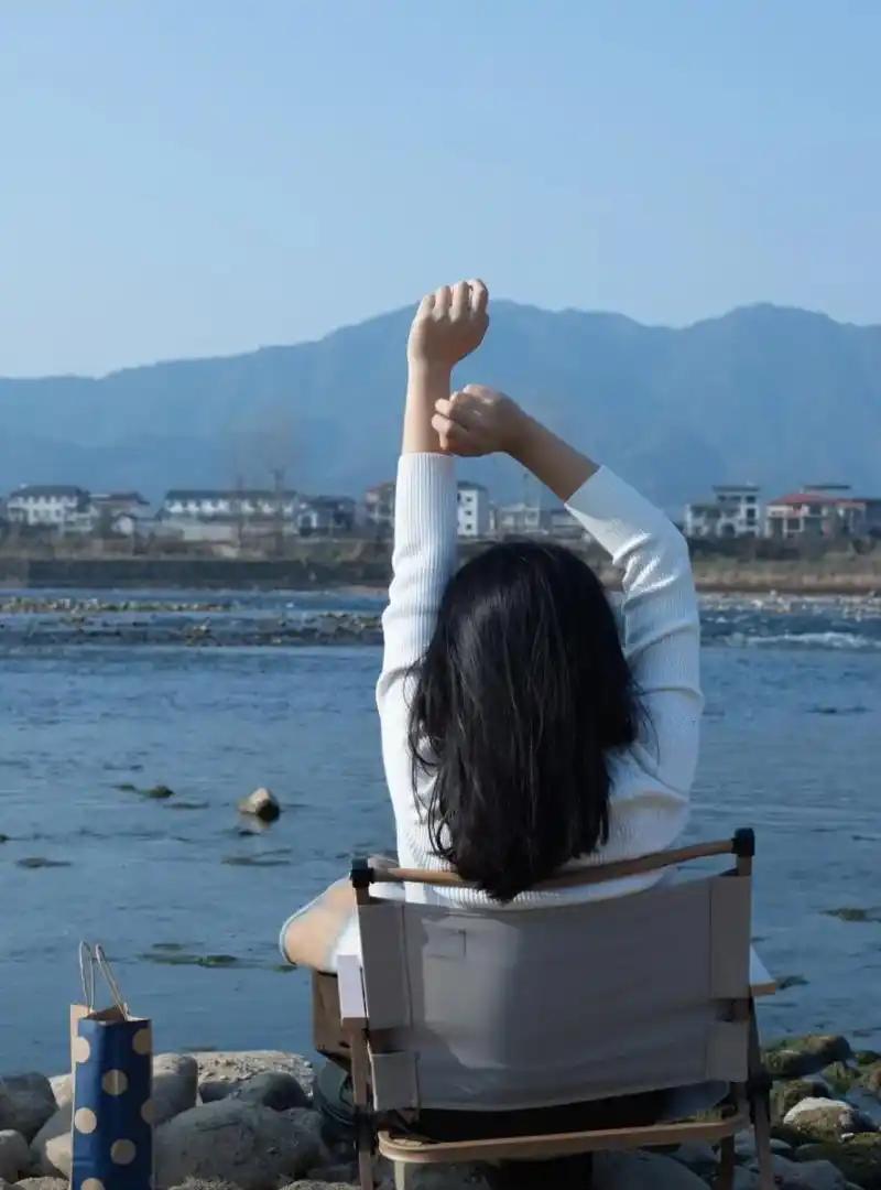 不知为何，我心里有些打怵见闺蜜小慧的妈妈廖阿姨。国庆节将至，我们一家打算趁着这