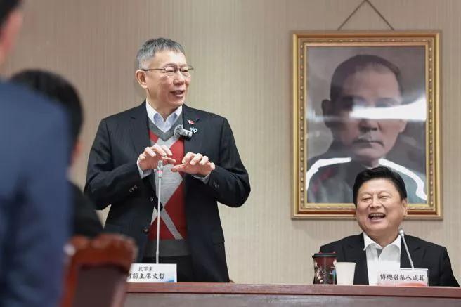 柯文哲自曝，日前国民党党团总召傅崐萁曾去看他，当时傅称「你对民进党还有期望？你还