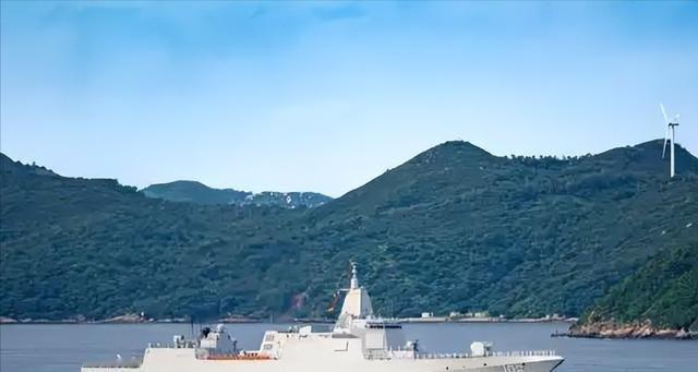 山东舰访港，为何唯独055延安舰不开放？其实原因很简单：航母可以参观，但055不