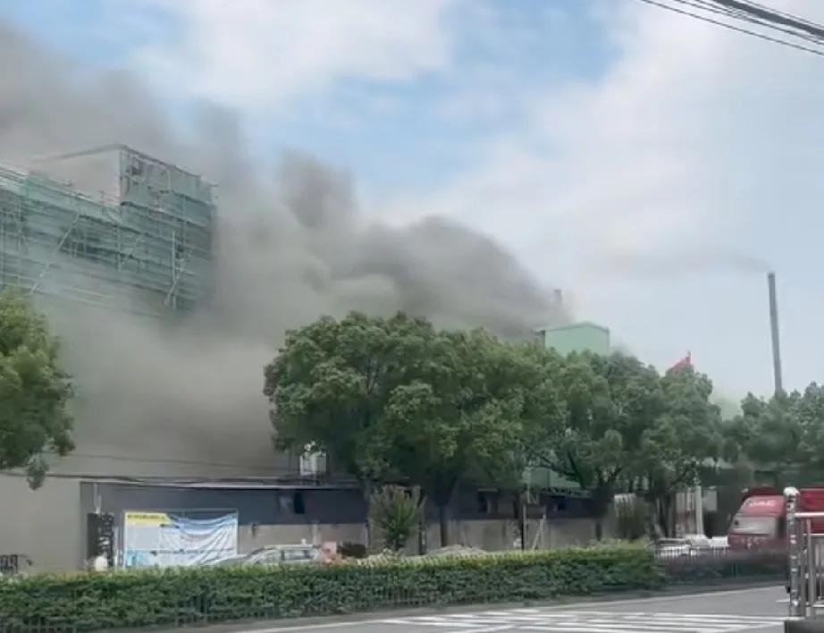 5月24日，浙江临海市汛桥镇汛东村立发印染厂突发火灾事故，引发社会关注。据目击者