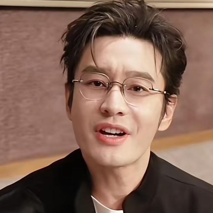 影视圈这是彻底入冬了吧？新电影接二连三被抵制，连黄晓明都亲自出来求观众支持。这局