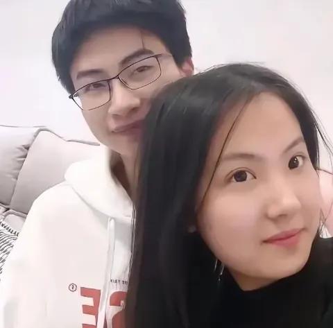 关于庞众望的这个对象吧，有句话不知道该不该说。最近两人的一张合照，把这事推