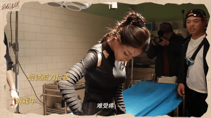 迪丽热巴窒息感不像演的迪丽热巴这窒息感绝了！被掐脖时脸憋得通红，青筋都冒出来了