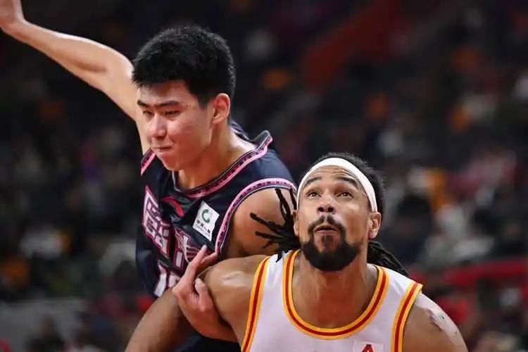 CBA季后赛8进4系列赛，只打3场感觉没意思。这么快就结束了系列赛。球队的门票收