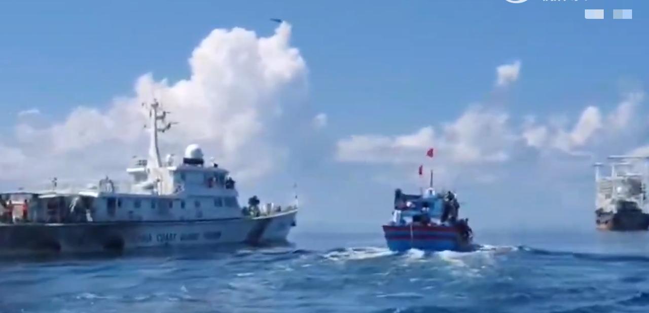 菲律宾海警抓捕越南渔民失败，中方舰机火速出动场面逆转，马尼拉这下气坏了！10
