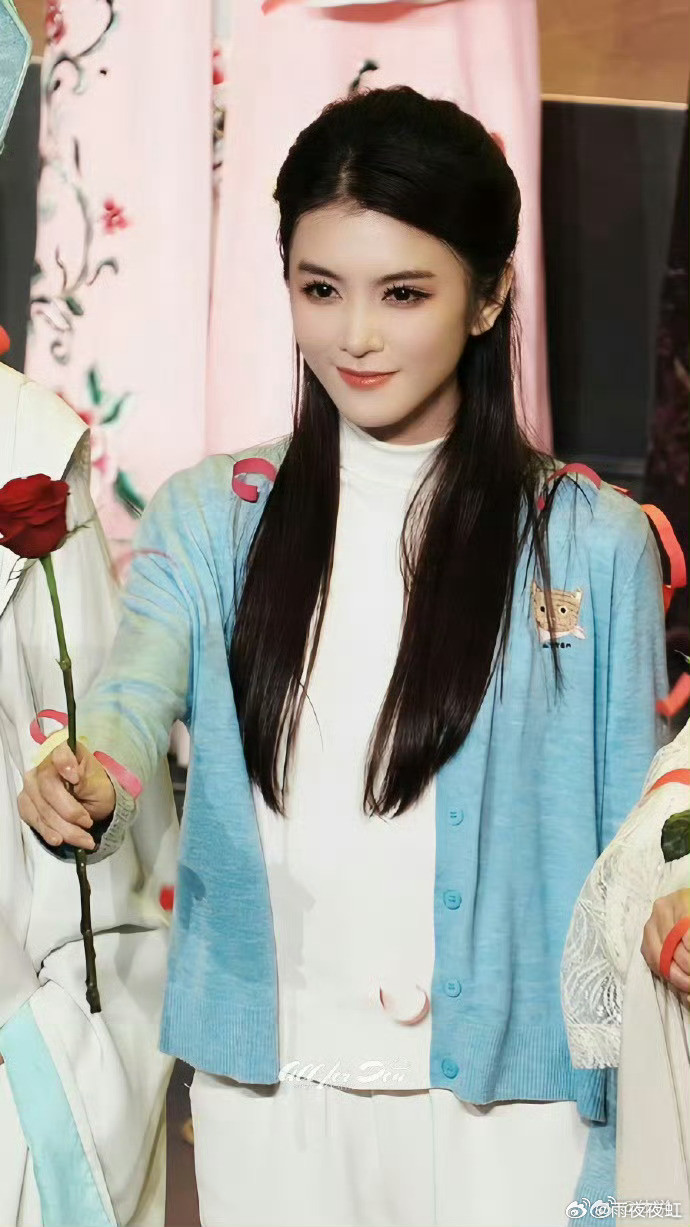 李云霄再演方小米复演方小米依旧动人，演技愈发成熟沉稳，情感层次更丰富细腻，将平