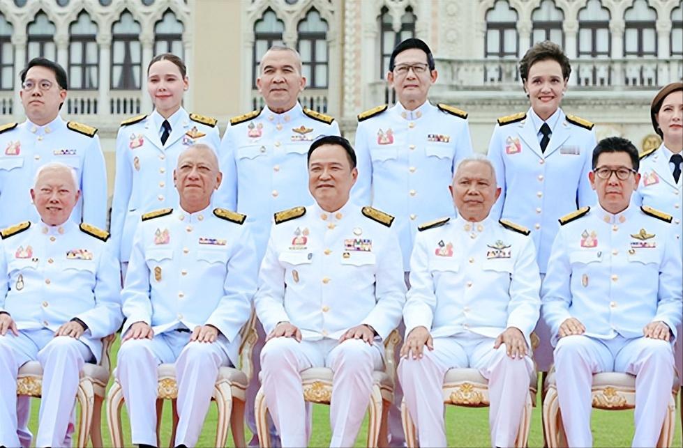 泰国大选大爆冷！原本被民调一路看好的改革派人民党，喊出的“橙色浪潮”彻底扑街，而