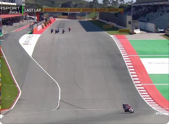 张雪机车去年亏损2278万讲真我一个不怎么关注机车的人，昨天都刷到了，张雪820