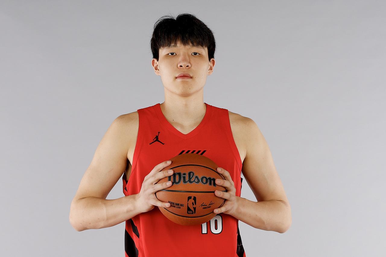 开拓者季前赛首战勇士，杨瀚森预计替补登场15分钟左右！开拓者将在北京时间10
