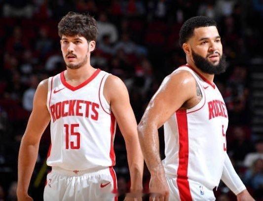 斯通谈下赛季范弗利特回归后阿门和谢泼德等年轻后卫的角色问题：“有句话说得好，优秀