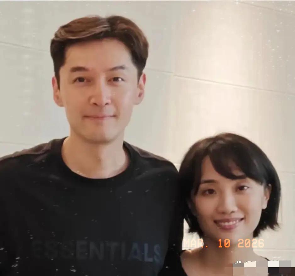 胡歌这事儿一出，最伤心难过的还得是他现任妻子。她从助理、经纪人一路走到妻子，