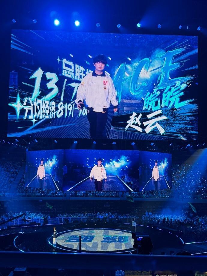 2026KPL夏决开幕式夏决开幕式直接拉开大幕，狼队和TTG两队亮相大屏，而且这