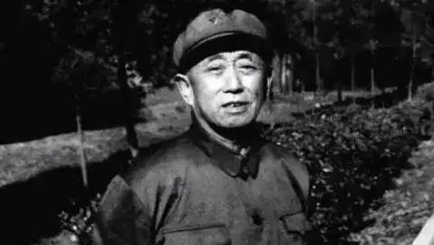 1979年，徐向前收到一代名将郑维山的来信，信上说他生活困难。徐帅立马给总政治部