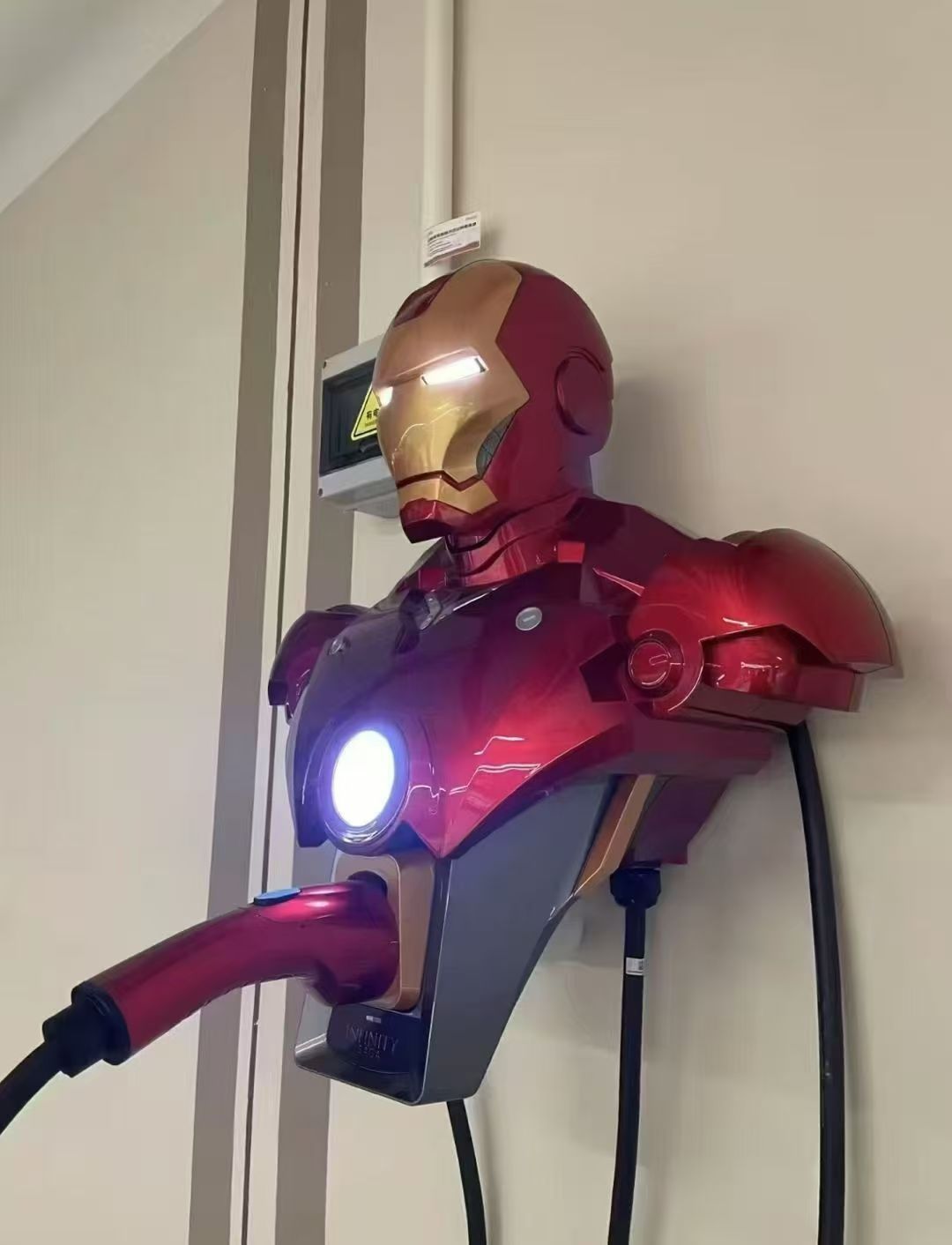 这太帅了，方舟反应堆给车充电如果加上音效啥的对男人可太有杀伤力了兄弟们有链接吗？