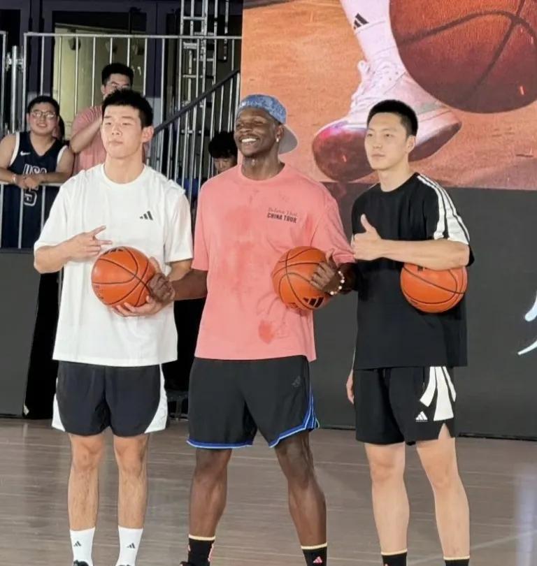 通过一张合影就能看出国内球员与NBA球员的身体差距！NBA森林狼当家球星爱德华