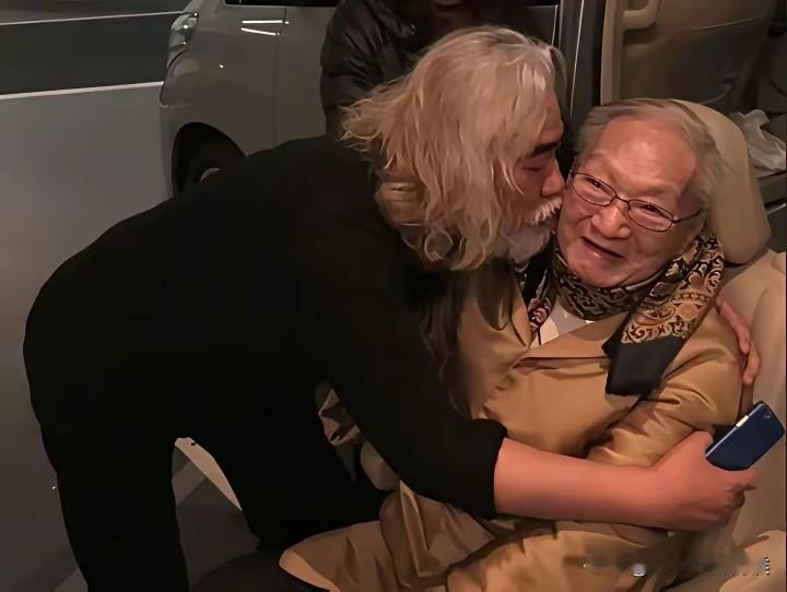 是谁成就了张纪中？金庸！张纪中的扛鼎武侠四部曲《笑傲江湖》《天龙八部》、《射