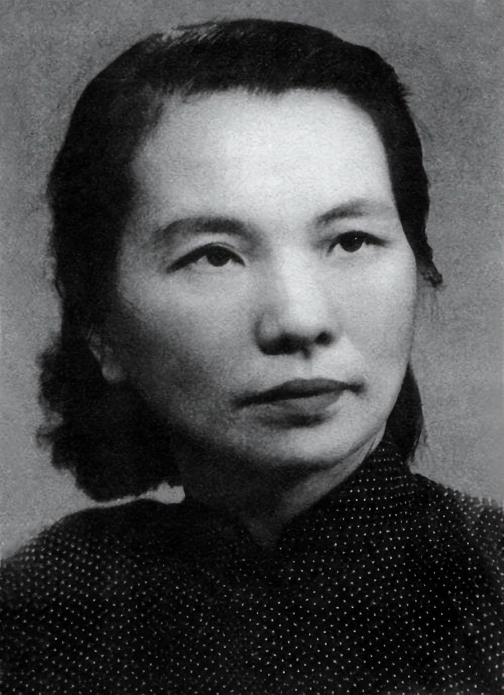 1950年台北保密局审讯室，19岁的陈莲芳哭得浑身发抖，指着对面的女人哽咽：“就