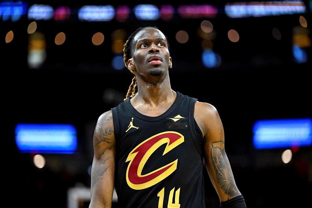 教练恨不得把他藏起来！季后赛这强度，真的不是谁都能打。骑士队客...