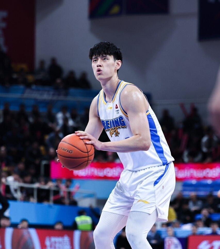 有一说一，今日朱俊龙和曾凡博根本不在一个级别！朱俊龙：对阵新疆出战32分钟