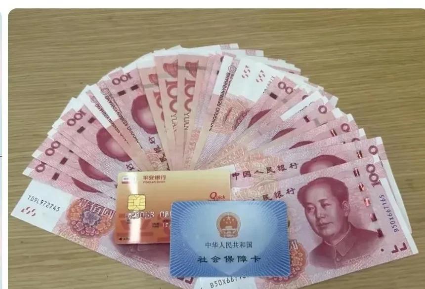 一76年6月的兔子，交了16年社保，没说退休具体金额只晒现金，结果发现评论区很多