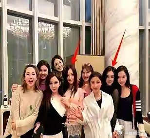 李小璐离婚六年变化真大。以前身边都是刘芸霍思燕这些大明星姐妹。现在聚会全是网红脸