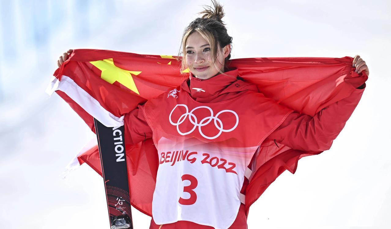 中国代表团即将出征米兰-科尔蒂纳冬奥会，上届北京冬奥会，我们坐镇主场拿到9金，刚