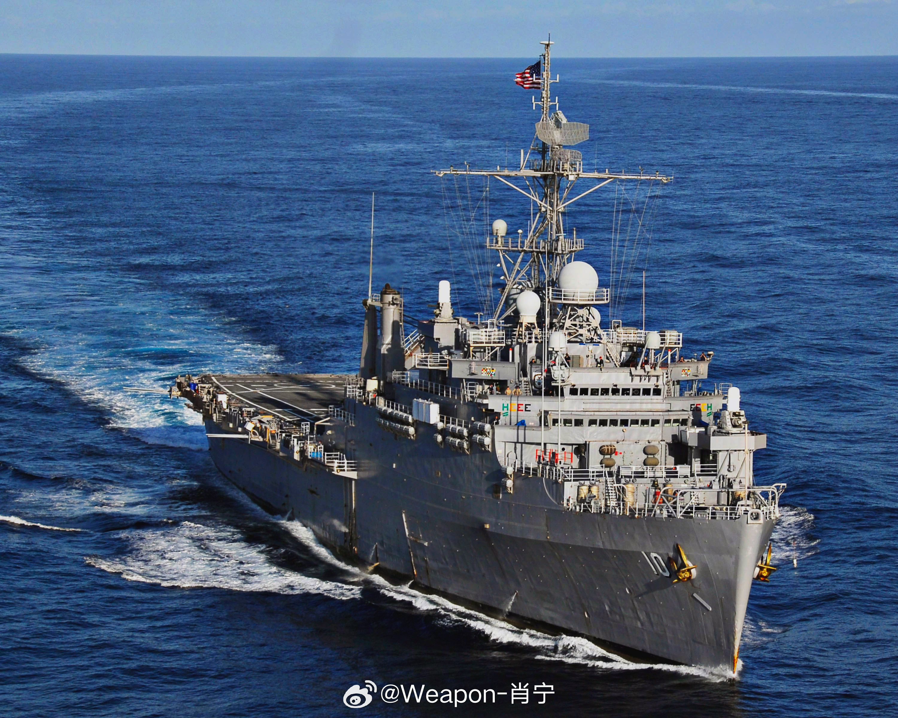 兵器影像美国海军退役的LPD10朱诺号两栖船坞运输舰，在6月27日菲律宾海域