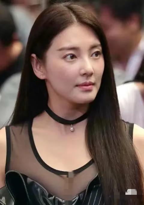 张雨绮​估计怎么也想不到​和前夫袁巴元离婚8年左右，葛晓倩仍然揪着她不放。