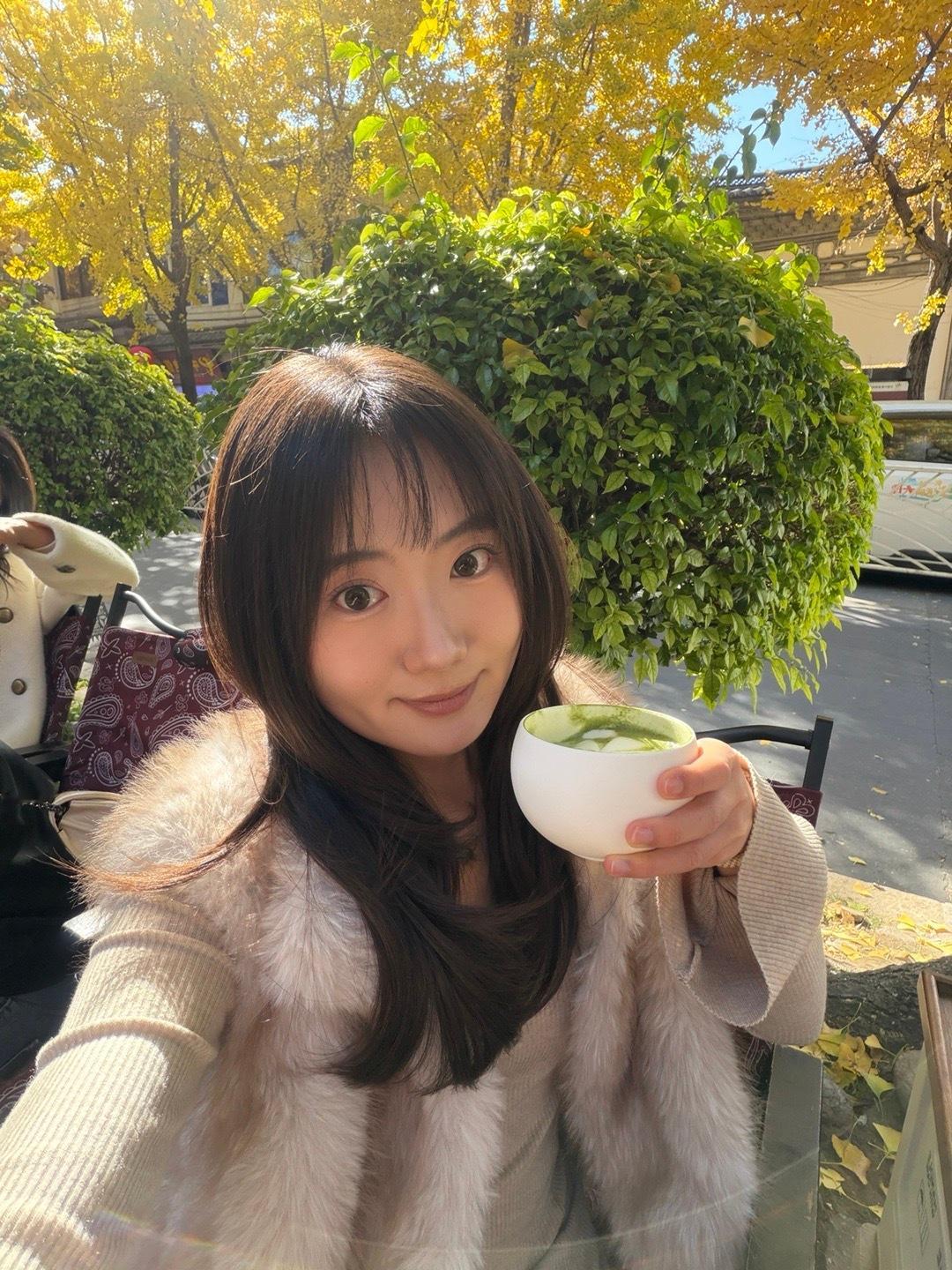 哇大理的银杏落啦