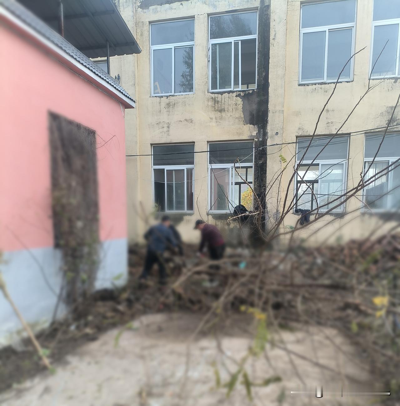 西安某学校蛋糕“过期”风波：教育局回应喷码错误，喷码会错，但父母的心错不起你