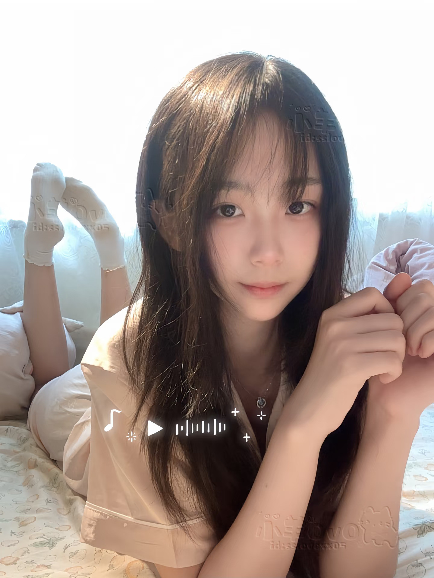 被窝拍照真的太可爱^_−☆