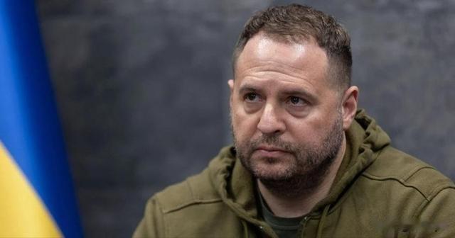 12月5日，乌总统办公室消息，乌总统办公室前主任叶尔马克遭进一步解职，不再是乌克