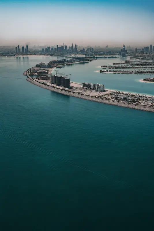 阿联酋的豪赌：顶着炮火，也要当海湾“最硬”的那个最近中东的棋局，阿联酋这步棋