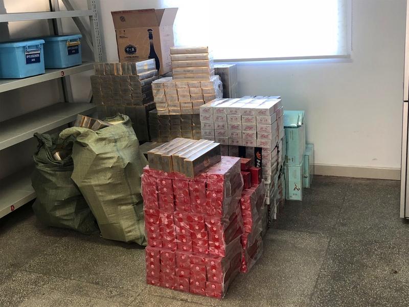 回湖南老家吃席，接过烟一摸不是熟悉的“蓝盖子”芙蓉王，竟是湖北的黄鹤楼，瞬间觉得