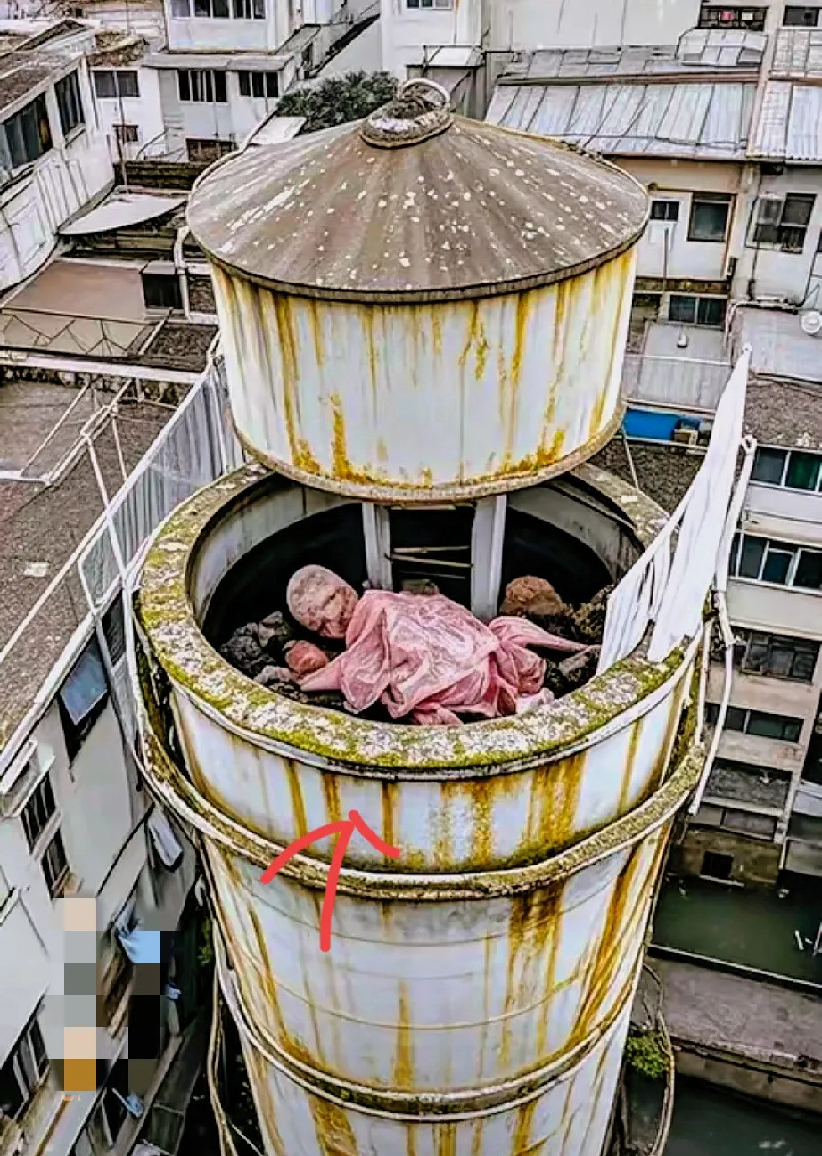 屋顶水塔惊现老人遗体这真是活见鬼了！台北一栋老公寓，一个