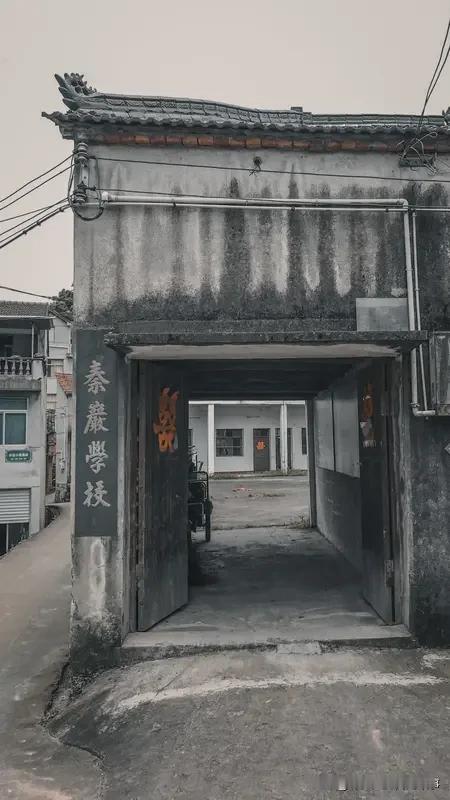 《200元，邂逅一场大雨：退休教师贵州之行的“意外之遇”》谁也未曾想到，一场