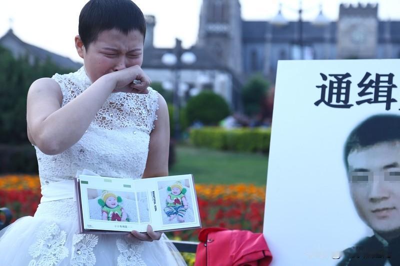 西宁民警打人案宣判2022年，孙先生在家照顾摔伤母亲后因没有健康码被带到派出