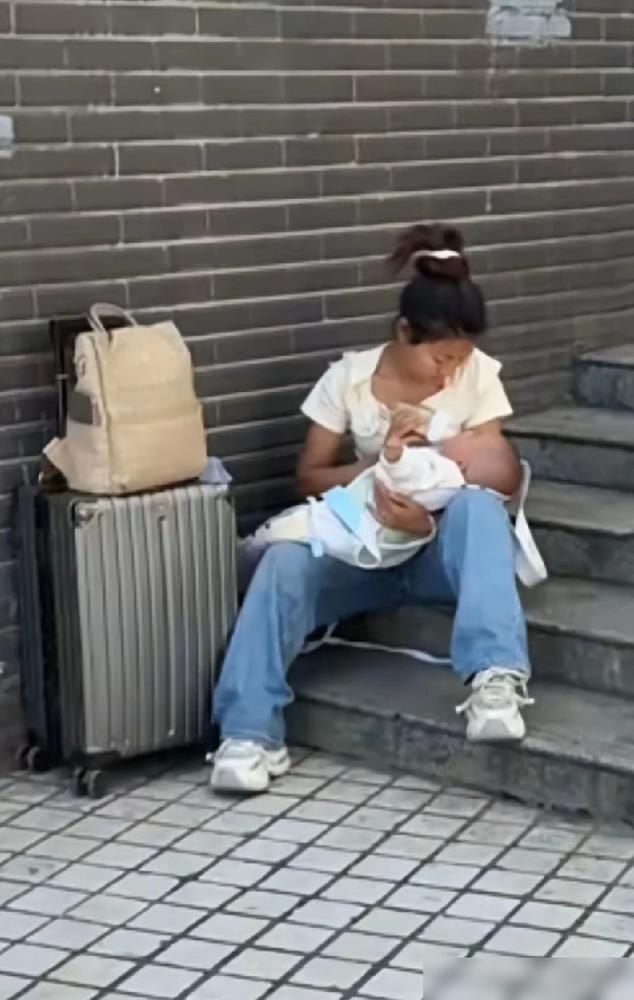 丈夫怀疑妻子出轨，可没有证据妻子根本不承认。等孩子出生后丈夫去做了亲子鉴定，结果