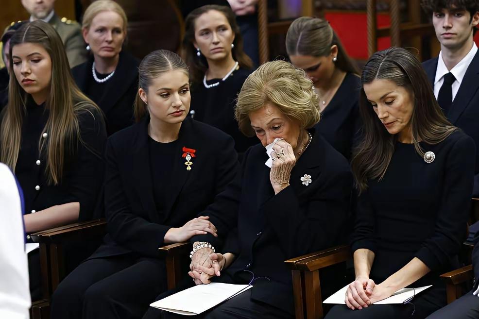 西班牙太后的地位，妥妥的呀！索菲亚太后，曾经的希腊公主，现在的太后，就算是皇族