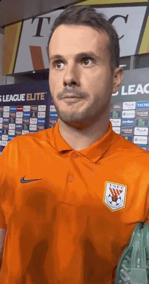 “进球献给崔指导”！老崔也该欣慰了！他引进的两大外援主导了泰山队久违的胜利，也