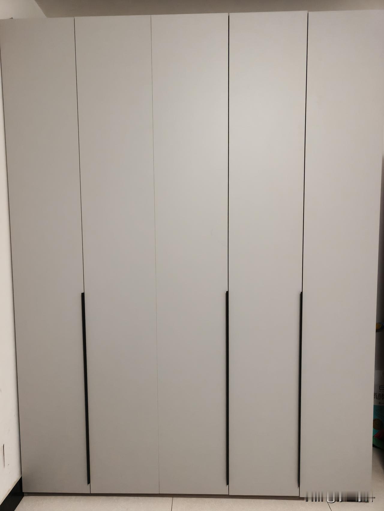 自己装衣柜，“赚”了380自从媳妇儿开始“败家”，衣柜早在替换的日程上了。