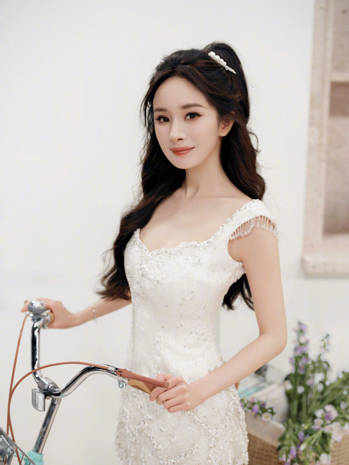 1.刘学义跟杨幂合作的《江山大同》，因为要还原历史，所以妆造有点雷人，他们俩每天